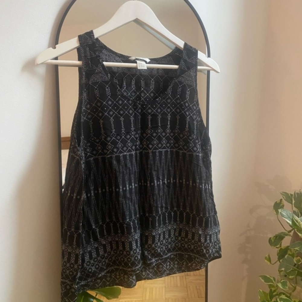 H&M Black Tank Top with Gray Geometric Print